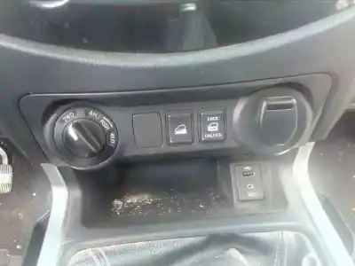 Veículo de Sucata nissan np300 pick-up (d23) acenta double cab 4x4 do ano 2016 alimentado ys23