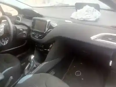 Veículo de Sucata peugeot 208 allure do ano 2012 alimentado 9hp