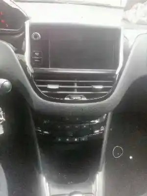 Veículo de Sucata peugeot 208 allure do ano 2012 alimentado 9hp
