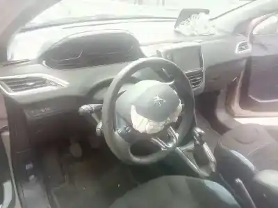 Veículo de Sucata peugeot 208 allure do ano 2012 alimentado 9hp