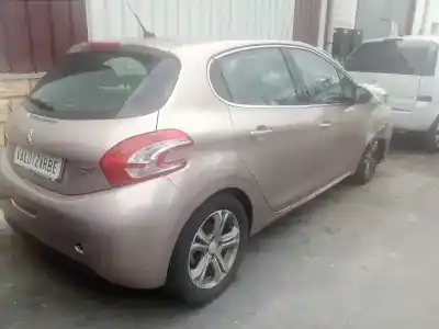 Veículo de Sucata peugeot 208 allure do ano 2012 alimentado 9hp
