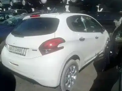 Veículo de Sucata peugeot 208 access do ano 2016 alimentado bh02