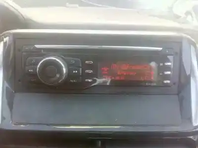 Veículo de Sucata peugeot 208 access do ano 2016 alimentado bh02