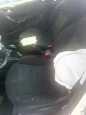 Veículo de Sucata peugeot 208 access do ano 2016 alimentado bh02
