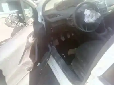 Veículo de Sucata peugeot 208 access do ano 2016 alimentado bh02