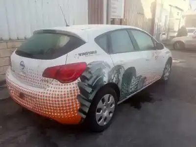 Veicolo di demolizione opel astra j lim. enjoy dell'anno 2011 alimentato a13dte