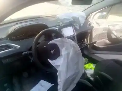 Veículo de Sucata peugeot 208 active do ano 2016 alimentado bh02