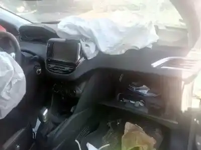 Veículo de Sucata peugeot 208 active do ano 2016 alimentado bh02