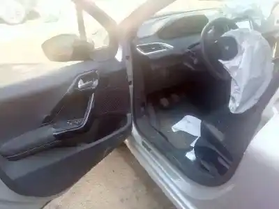 Veículo de Sucata peugeot 208 active do ano 2016 alimentado bh02