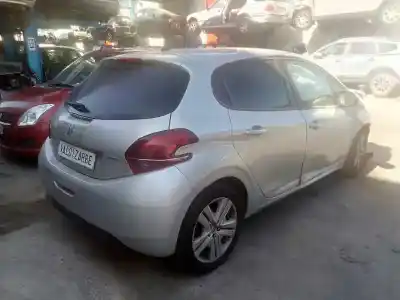 Veículo de Sucata peugeot 208 active do ano 2016 alimentado bh02
