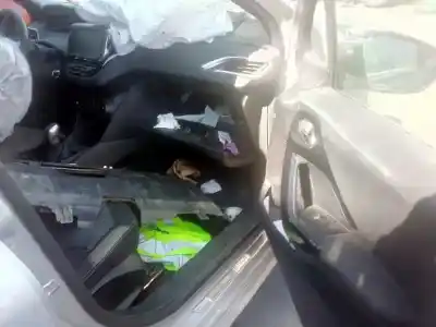Veículo de Sucata peugeot 208 active do ano 2016 alimentado bh02