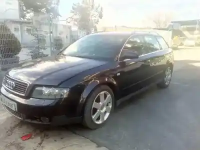 Vehículo de desguace AUDI A4 AVANT (8E) 3.0 V6 30V CAT (ASN) del año 2004 con motor ASN