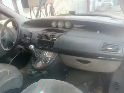 Здавання транспортного засобу citroen c8 2.0 hdi premier року 2008 потужний rhr