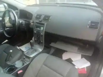 Véhicule à la ferraille volvo v50 familiar 1.6 d kinetic de l'année 2006 alimenté d4164t