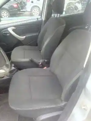 Veicolo di demolizione dacia sandero 1.6 mpi 85 (bs03) dell'anno 2011 alimentato k7m800