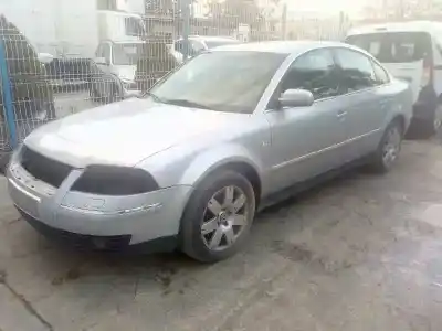 Veículo de Sucata volkswagen passat berlina (3b3) 2.5 v6 tdi do ano 2001 alimentado akn