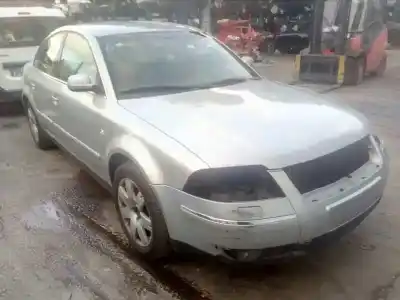 Veículo de Sucata volkswagen passat berlina (3b3) 2.5 v6 tdi do ano 2001 alimentado akn
