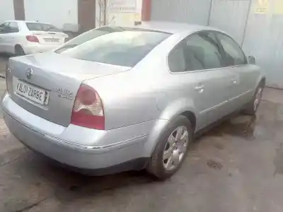 Veículo de Sucata volkswagen passat berlina (3b3) 2.5 v6 tdi do ano 2001 alimentado akn
