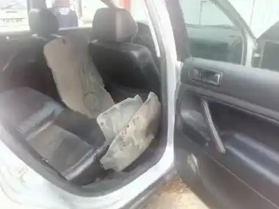Veículo de Sucata volkswagen passat berlina (3b3) 2.5 v6 tdi do ano 2001 alimentado akn