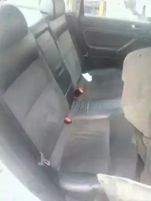 Veículo de Sucata volkswagen passat berlina (3b3) 2.5 v6 tdi do ano 2001 alimentado akn