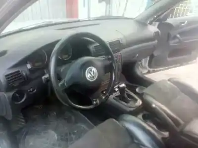 Veículo de Sucata volkswagen passat berlina (3b3) 2.5 v6 tdi do ano 2001 alimentado akn