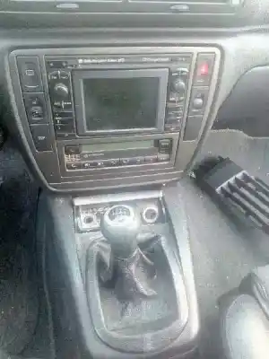Veículo de Sucata volkswagen passat berlina (3b3) 2.5 v6 tdi do ano 2001 alimentado akn
