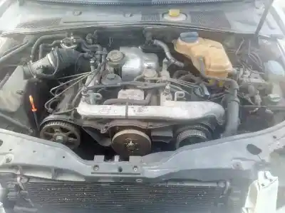 Veículo de Sucata volkswagen passat berlina (3b3) 2.5 v6 tdi do ano 2001 alimentado akn