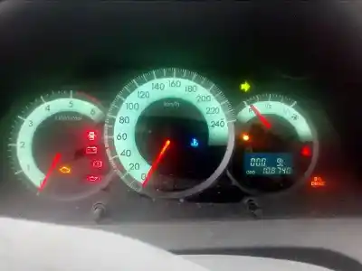 Veículo de Sucata toyota corolla verso (r1) 2.2 d-4d sol do ano 2008 alimentado 2adftv