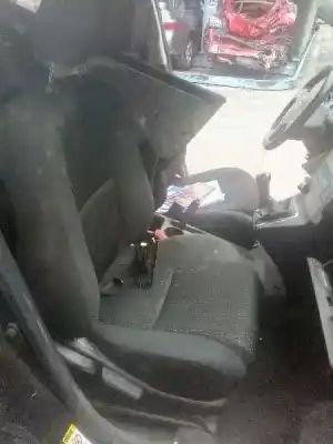 Veículo de Sucata toyota corolla verso (r1) 2.2 d-4d sol do ano 2008 alimentado 2adftv