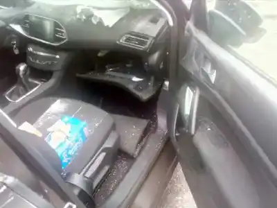 Veículo de Sucata peugeot 308 sw active do ano 2015 alimentado bh02