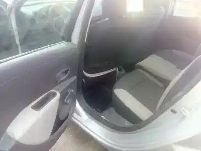 Veicolo di demolizione renault clio iii exception dell'anno 2009 alimentato d4f740