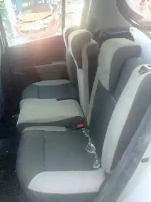 Veicolo di demolizione renault clio iii exception dell'anno 2009 alimentato d4f740