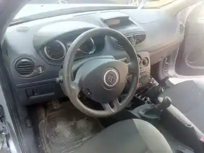 Veicolo di demolizione renault clio iii exception dell'anno 2009 alimentato d4f740