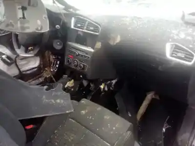 Veículo de Sucata citroen c4 lim. live edition do ano 2017 alimentado bh02