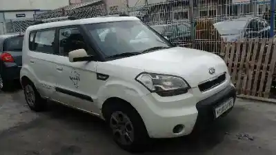 Veicolo di demolizione KIA SOUL I (AM) 1.6 CRDi 128 dell'anno 2010 alimentato D4FB