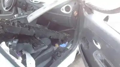 Veículo de Sucata renault clio iii yahoo do ano 2012 alimentado d4f740