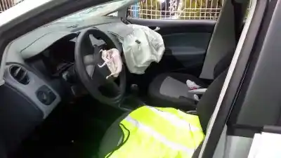 Veículo de Sucata seat ibiza (6j5) reference do ano 2013 alimentado cbza