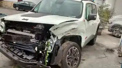Veículo de Sucata jeep renegade trailhawk 4wd do ano 2016 alimentado m768