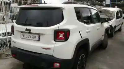 Veículo de Sucata jeep renegade trailhawk 4wd do ano 2016 alimentado m768