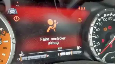 Veículo de Sucata jeep renegade trailhawk 4wd do ano 2016 alimentado m768