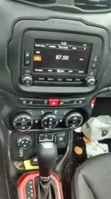Veículo de Sucata jeep renegade trailhawk 4wd do ano 2016 alimentado m768
