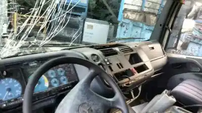 Véhicule à la ferraille mercedes-benz 817 4.2 de l'année 2000 alimenté 904911