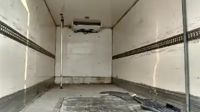 Véhicule à la ferraille mercedes-benz 817 4.2 de l'année 2000 alimenté 904911