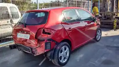 Sloopvoertuig toyota auris active van het jaar 2011 aangedreven 1ndtv