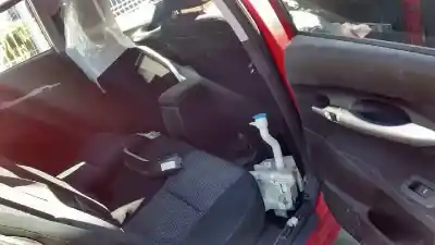 Sloopvoertuig toyota auris active van het jaar 2011 aangedreven 1ndtv