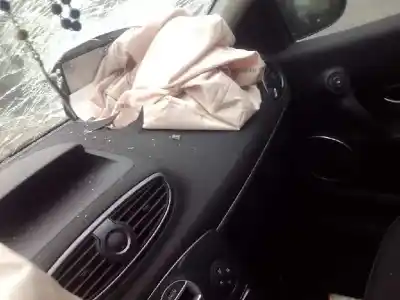 Veículo de Sucata renault clio iii 1.6 16v do ano 2009 alimentado k4m801