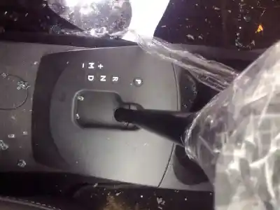 Veículo de Sucata renault clio iii 1.6 16v do ano 2009 alimentado k4m801