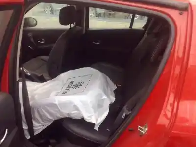 Veículo de Sucata renault clio iii 1.6 16v do ano 2009 alimentado k4m801