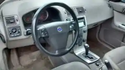 Vehicul casat volvo s40 berlina d5 momentum al anului 2006 alimentat d5244t8