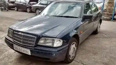 Vehículo de desguace MERCEDES CLASE C (W202) BERLINA 220 Diesel (202.121) del año 1995 con motor 604910